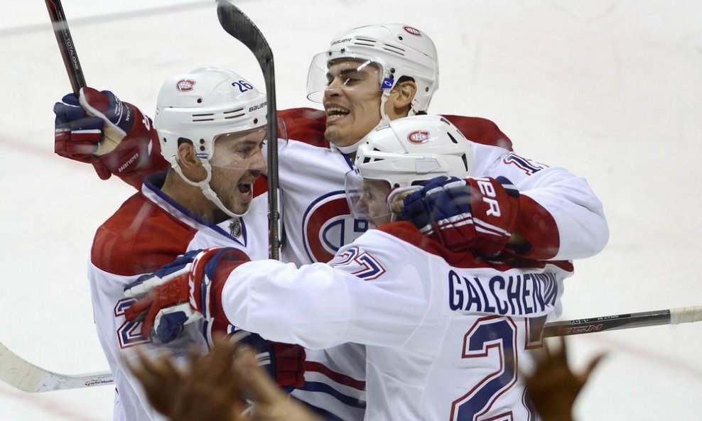 Rene Bourque (u sredini), Josh Gorges (L) i Alex Galčenjuk (d)  Montreal Canadiens