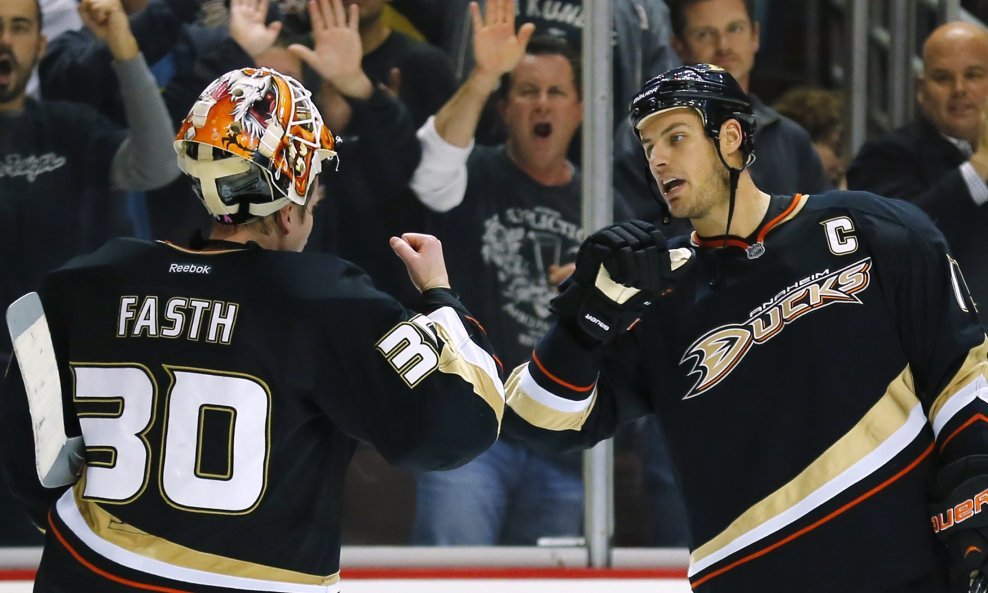 Ryan Getzlaf i Viktor Fasth (Anaheim Ducks)