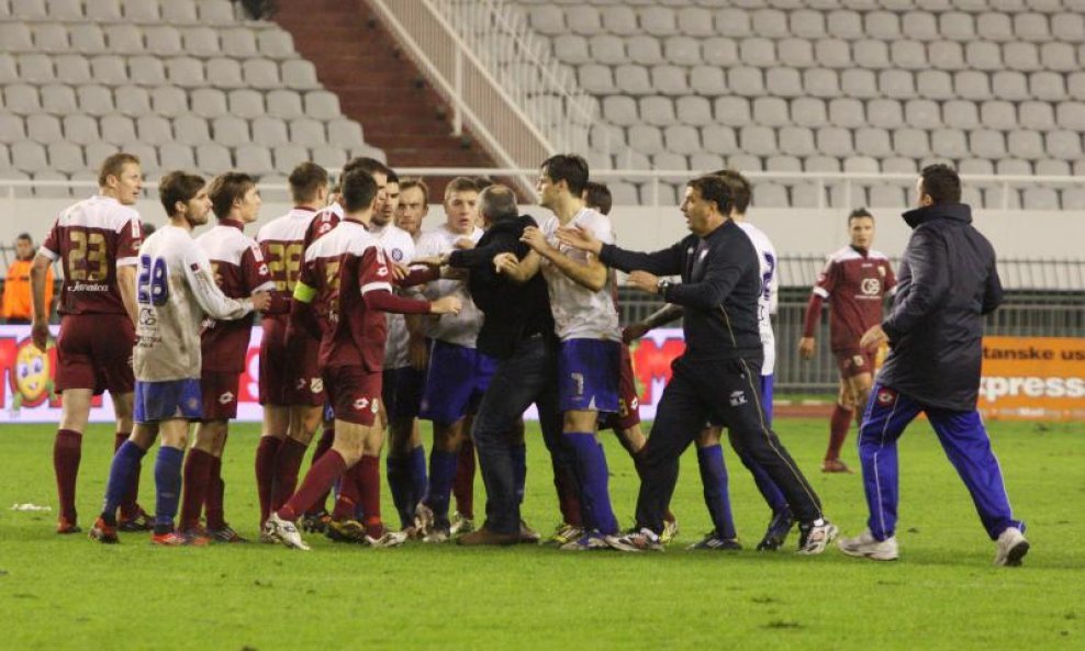 Gužva, Hajduk vs Rijeka