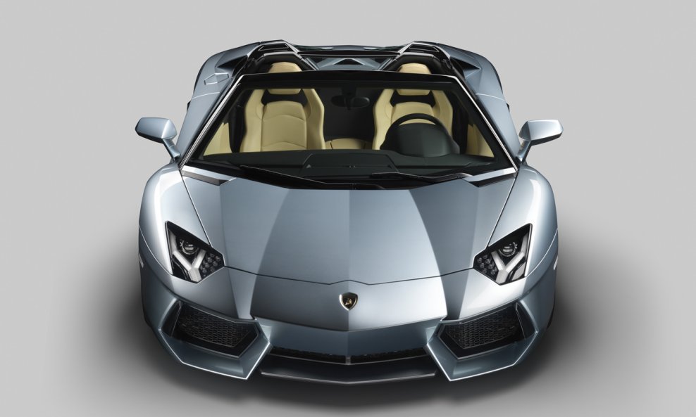 014-lamborghini-aventador-roadster