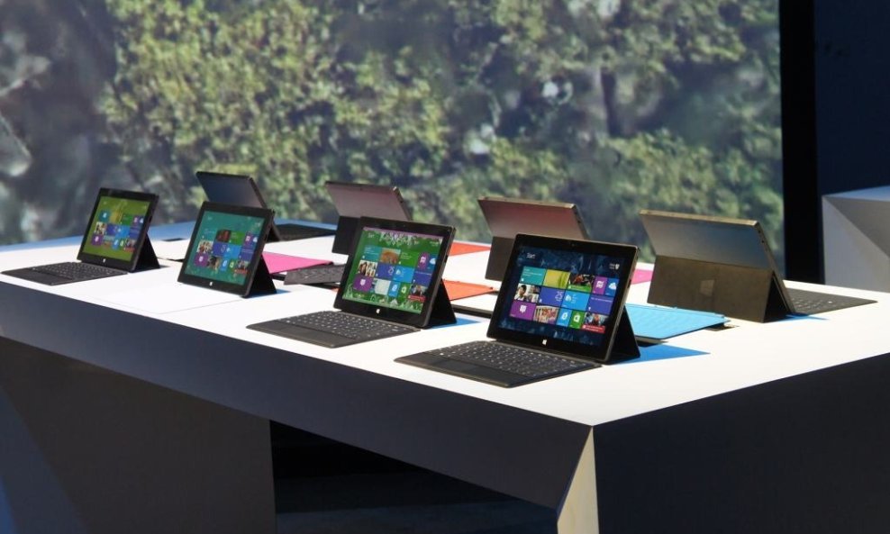 Microsoft-Surface-table