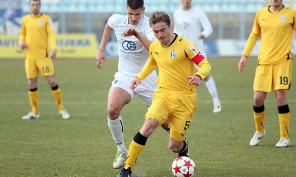 Fenan Salčinović (Rijeka)  i Leonard Mesarić (Lokomotiva)