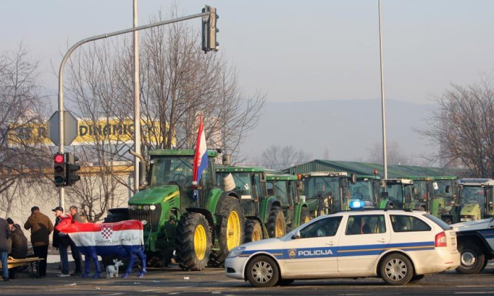 Mljekari koje je noćas uhitila policija, pušteni na slobodu (3)