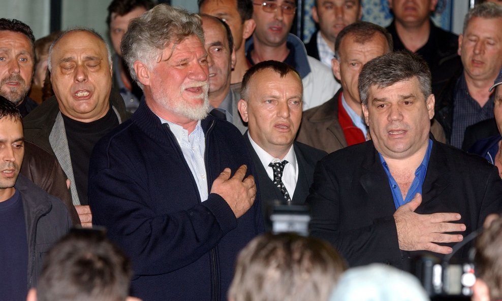 General Slobodan Praljak na aerodromu Pleso prilikom odlaska u Haag 2004. godine