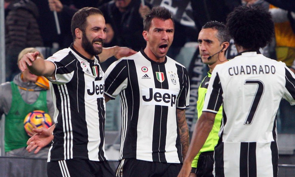 gonzalo higuain mario mandzukic juventus