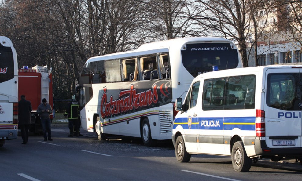 Napadnuti autobus PAOK-ovih navijača (6)