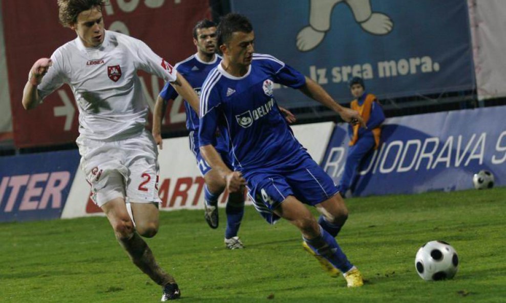 Mateas Delić (plavi dres) i Vedran Celjak (Slaven Belupo - zagreb)