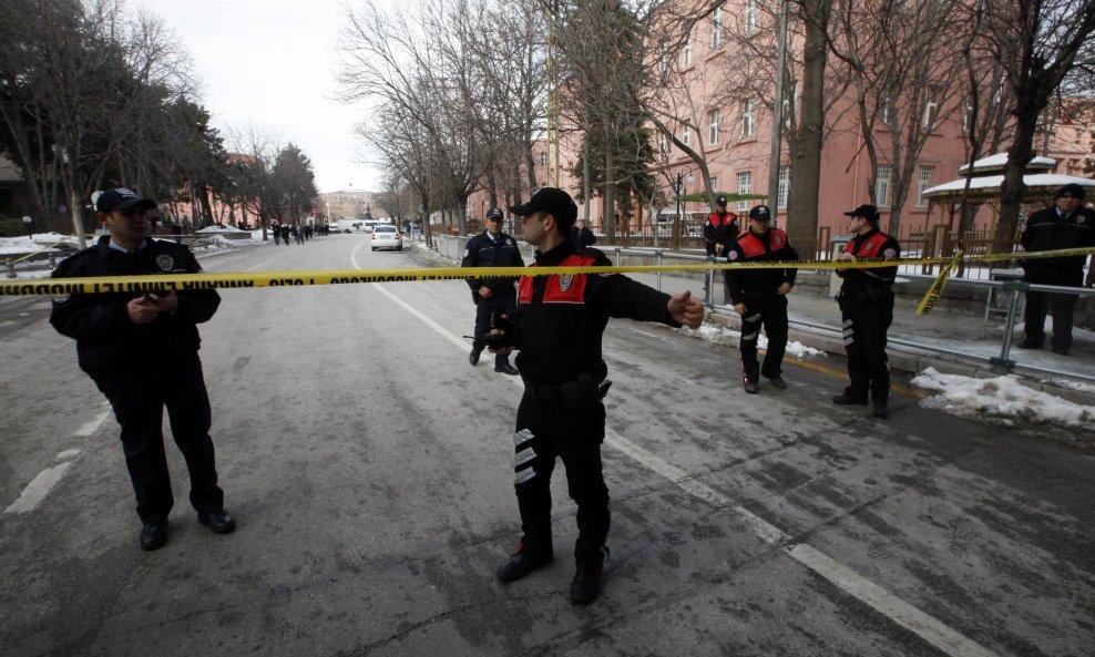 Turska policija je blokirala ulice oko ureda premijera u Ankari