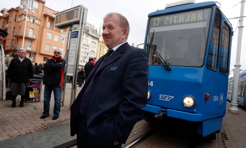 U podne je počeo štrajk upozorenja. Na dva sata stale su sve službe koje su nam važne za svakodnevni život, u znak solidarnosti s onima koji rade, a ne primaju plaće. Takvih je u Hrvatskoj oko 70 tisuća.