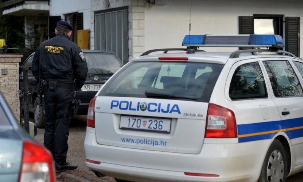 UHIĆENJE POLICIJA NA TERENU