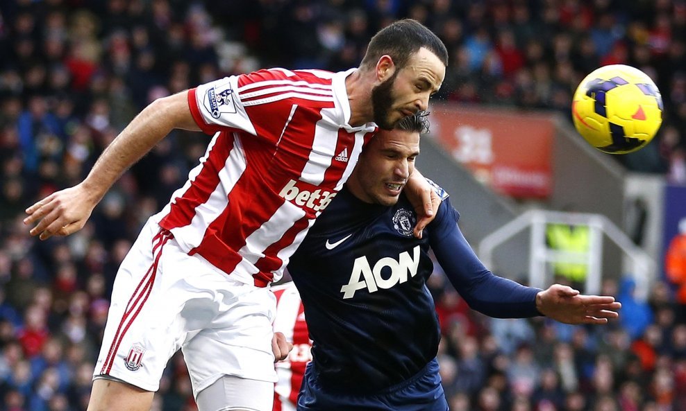 Marc Wilson i Robin Van Persie