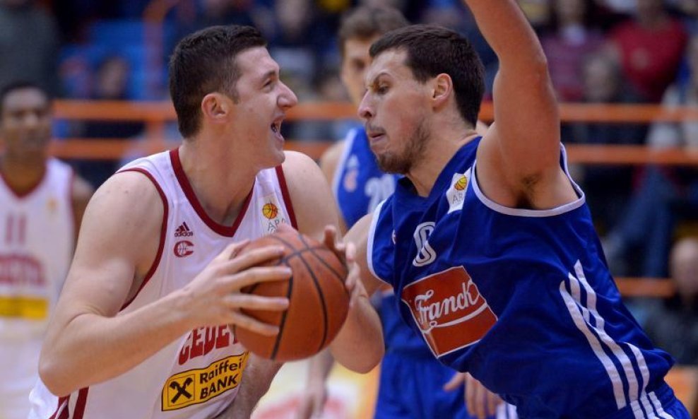 Cedevita - Cibona. Jusuf Nurkić i Darko Planinić