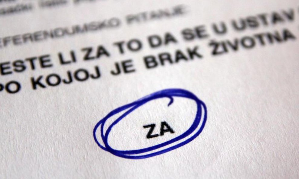 Referendumska histerija u Hrvatskoj. Najviše me brine uloga Katoličke crkve u pokušaju destabilizacije institucija hrvatske države - mišljenje je HNS-ovog Igora Kolmana