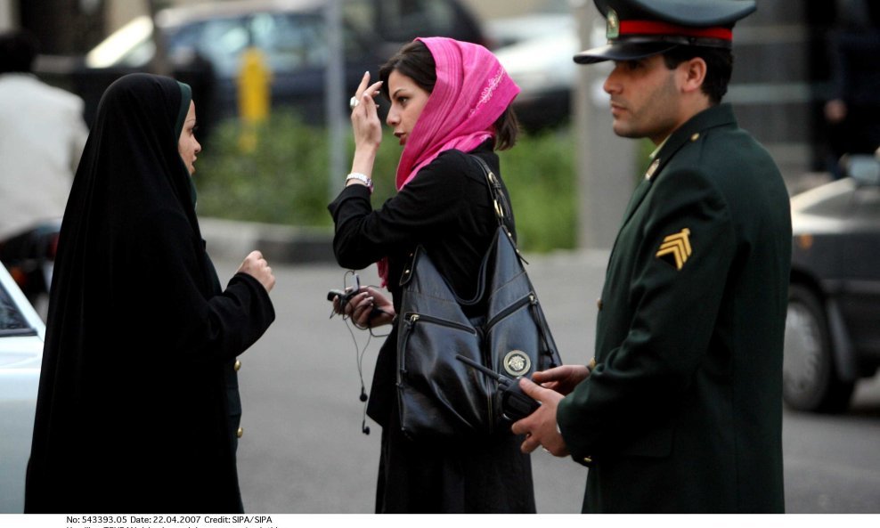 Iran žene u iranu iranska policija