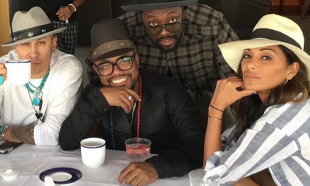 Nicole Scherzinger i članovi benda Black Eyed Peas