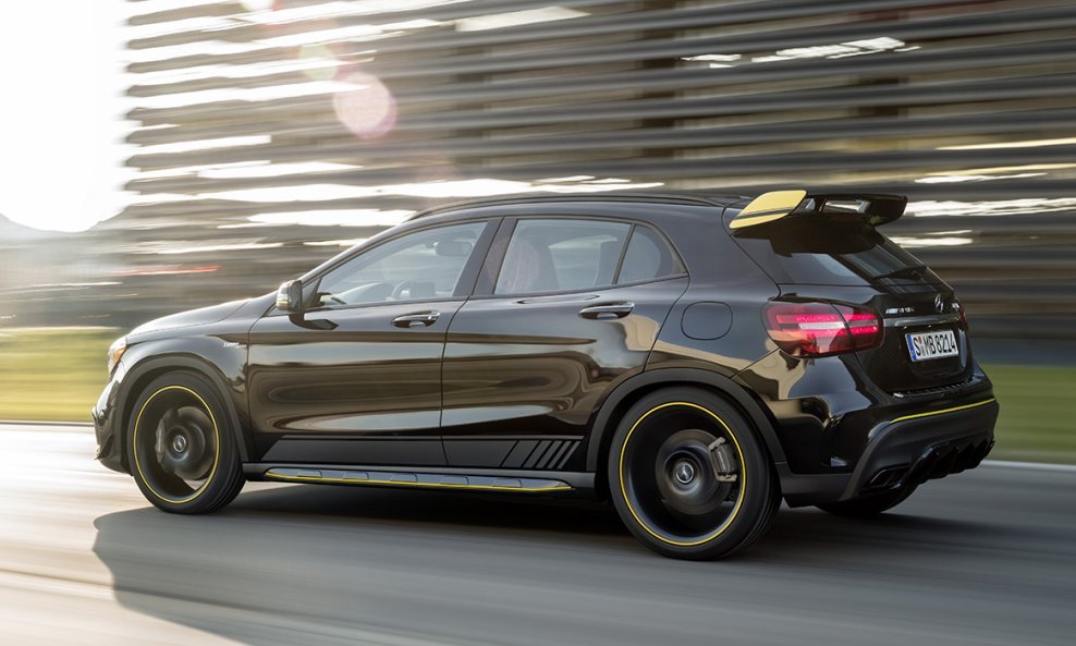 Mercedes-AMG GLA 45 Performance package