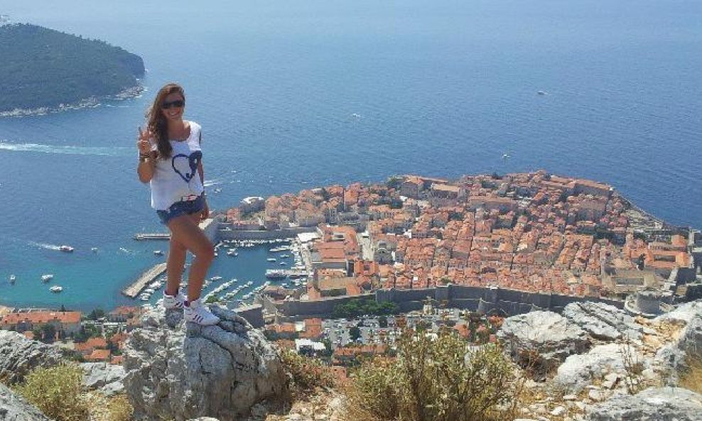 Mirna Jukić i panorama Dubrovnika