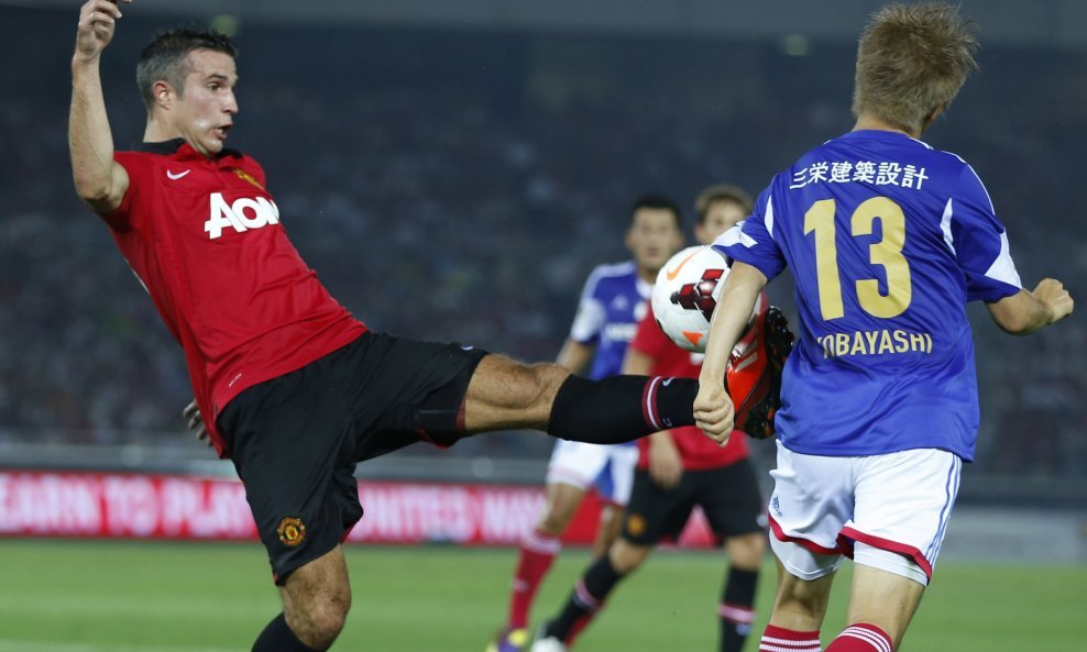 Robin van Persie Yuzo Kobayashi Manchester United Yokohama Mariners