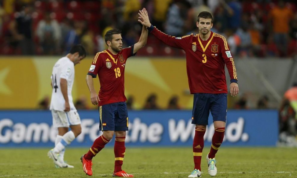 Jordi Alba (L) i Gerard Pique