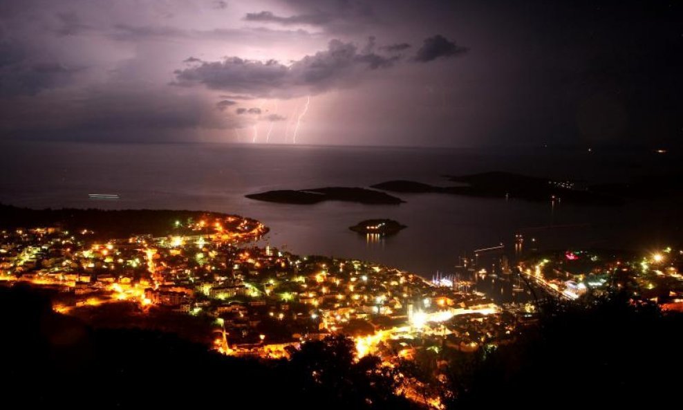 Munje nad Paklenskim otocima