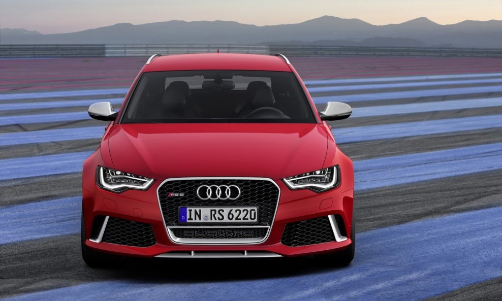 2014-Audi-RS6-Avant-8[2]