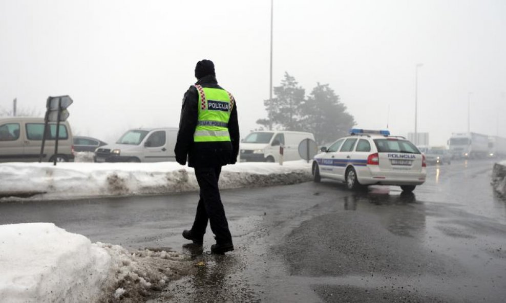 POLICIJA ZAGREBAČKA OBILAZNICA GUŽVA