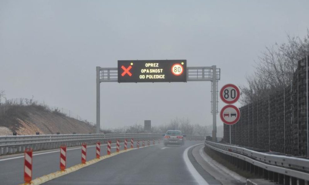 Zabranjen je promet za kamione s prikolicama u Lici