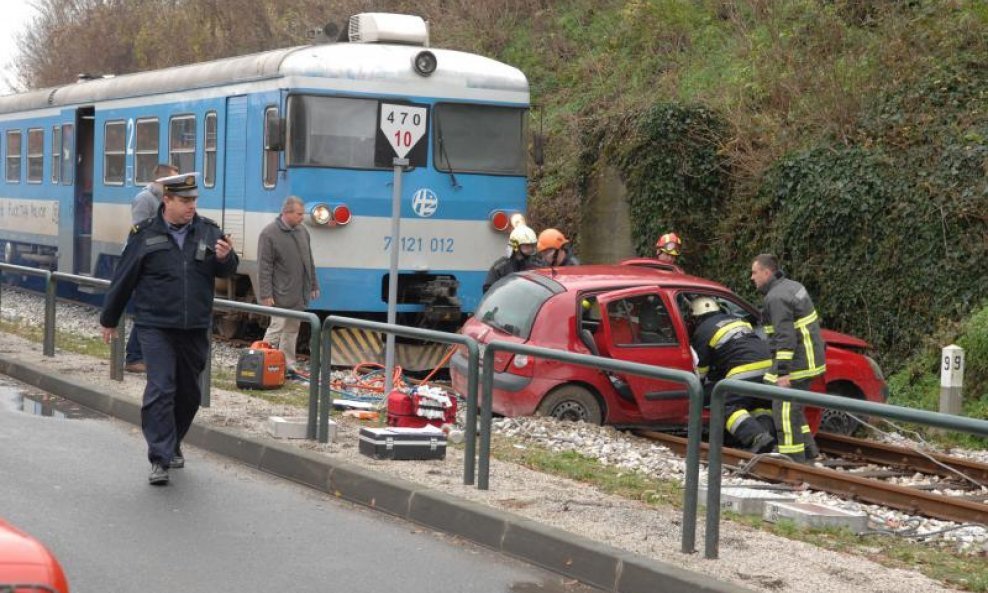 U naletu vlaka ozlijeđene su dvije žene