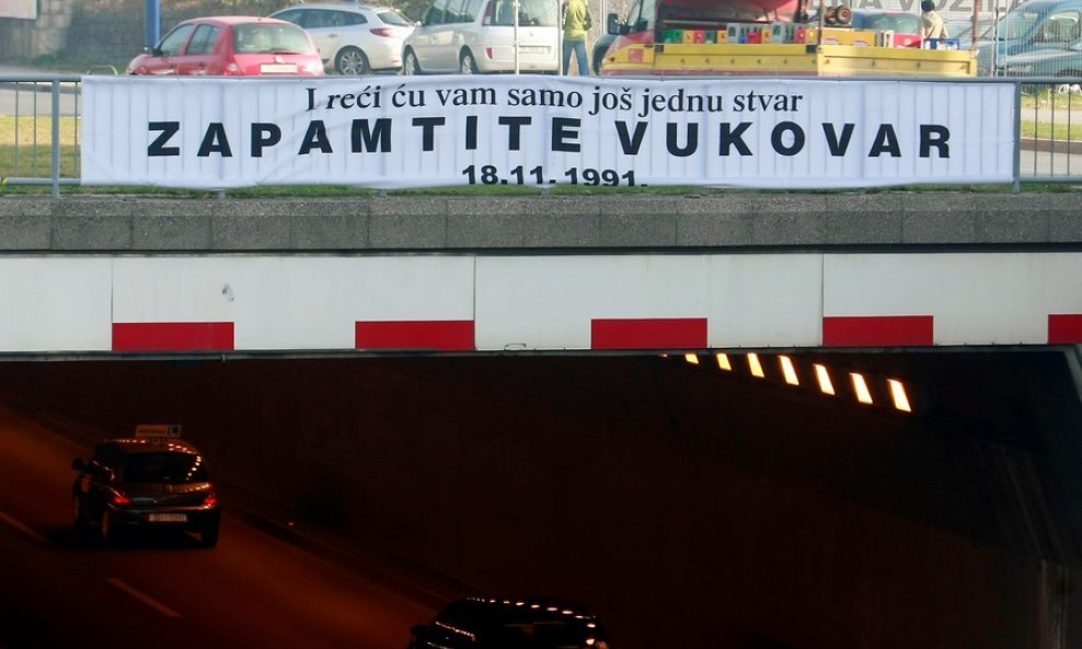 Transparent Zapamtite Vukovar na Slavonskoj aveniji