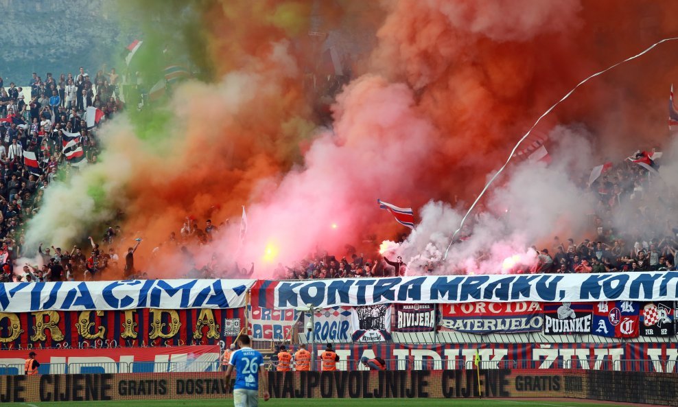 Hajduk - Osijek, bakljada Torcide