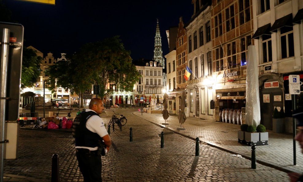 Belgijski policajci nakon pokušaja napada u Bruxellesu