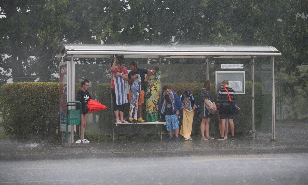 Poslijepodne se očekuje nevrijeme u većini krajeva.