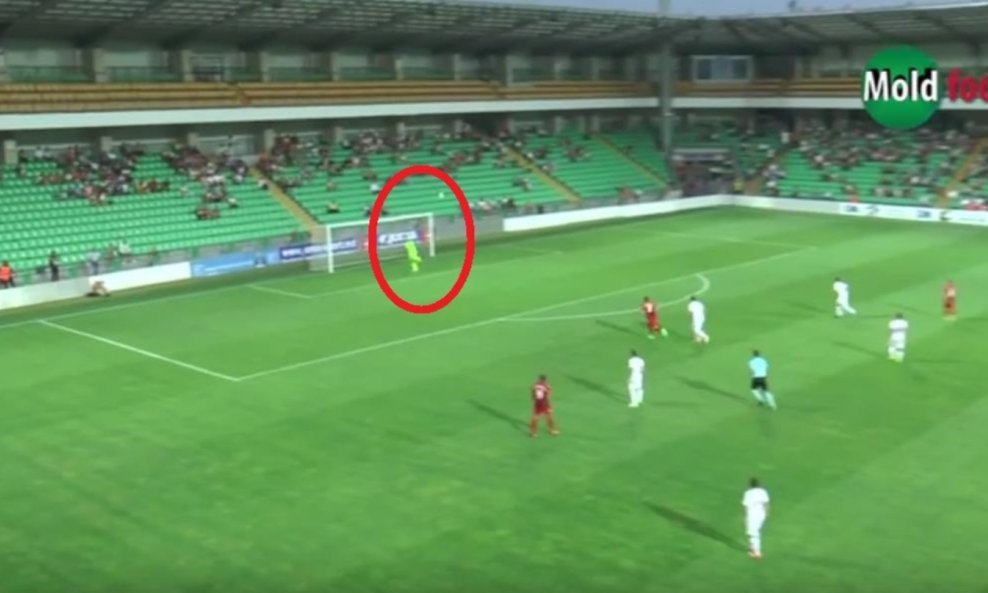 golman Sarajeva Bojan Pavlović prima gol