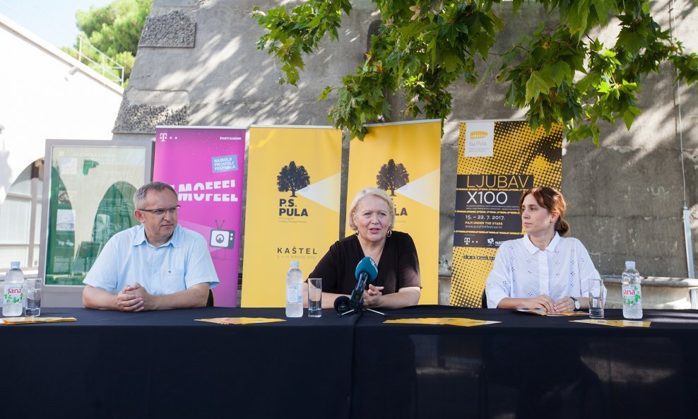 Uz ravnateljicu Festivala Gordanu Restović, prisutnima su se obratili i voditeljica odjela produkcije Pulskog filmskog festivala Nataša Šimunov i ravnatelj Povijesnog i pomorskog muzeja Istre Gracijano Kešac.