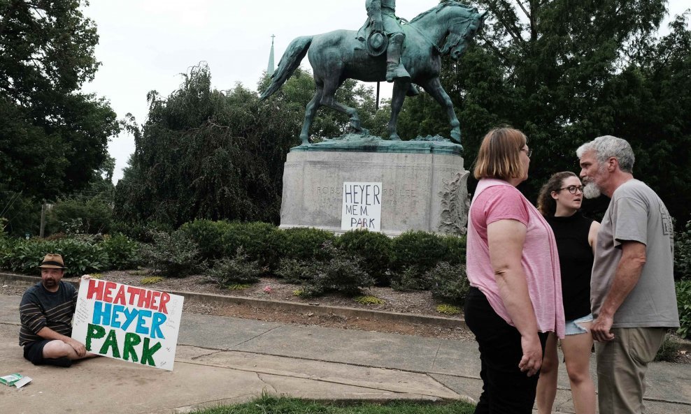 Spomenik konfederacijskom vojniku u Louisvilleu