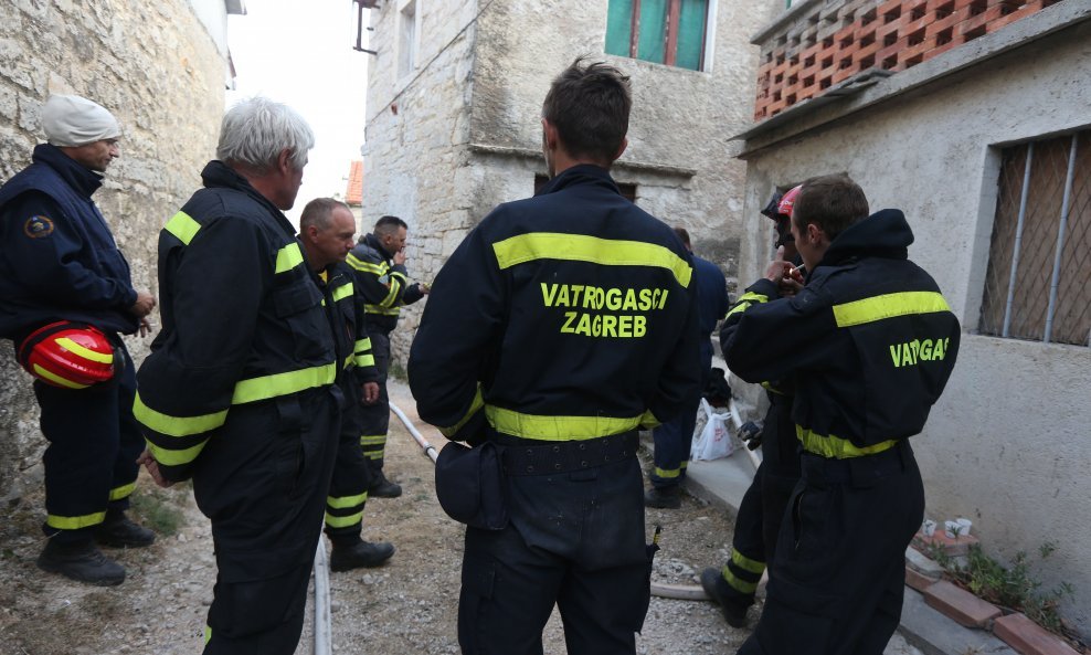 Tijelo 80-godišnjakinje pronašli su labinski vatrogasci prilikom gašenja požara.