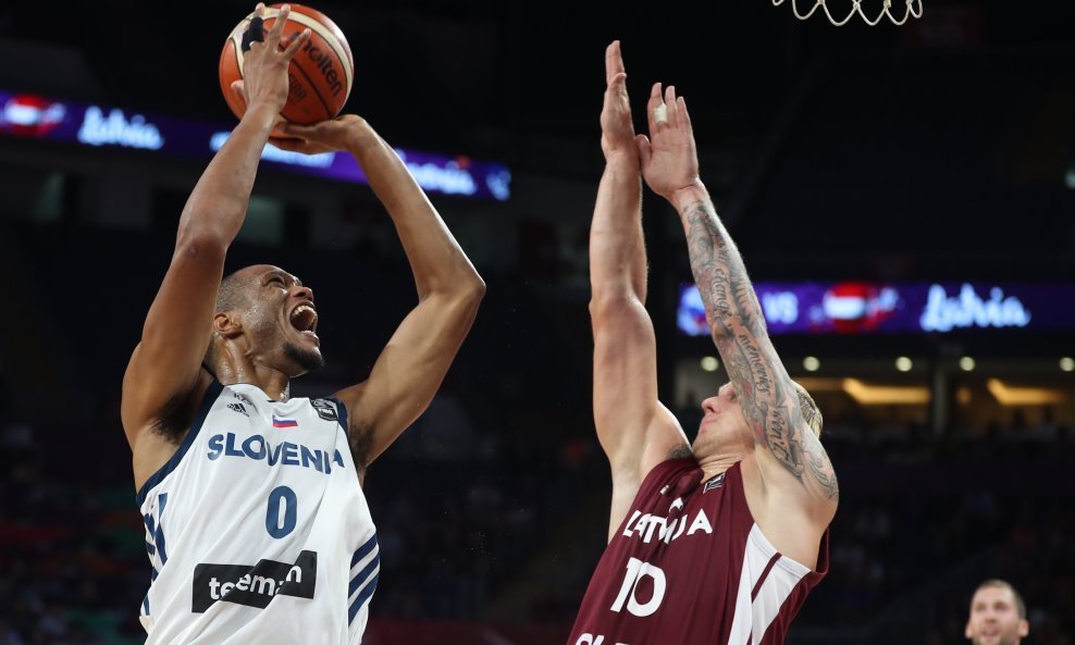 Anthony Randolph u akciji protiv Latvije