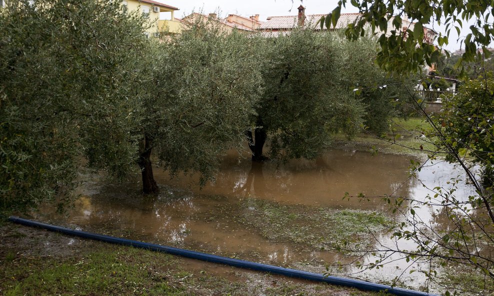 Sarajevo pogodilo snažno nevrijeme, gradske ulice poplavljene