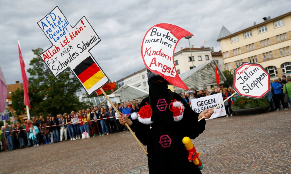 Simpatizer AfD-a s antimuslimanskim i homofobnim porukama