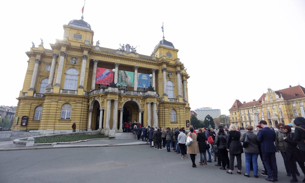 Gužva ispred HNK Zagreb