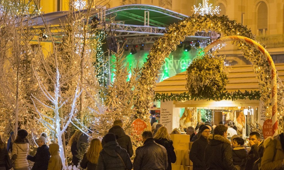 Božićna bajka na Trgu bana J. Jelačića