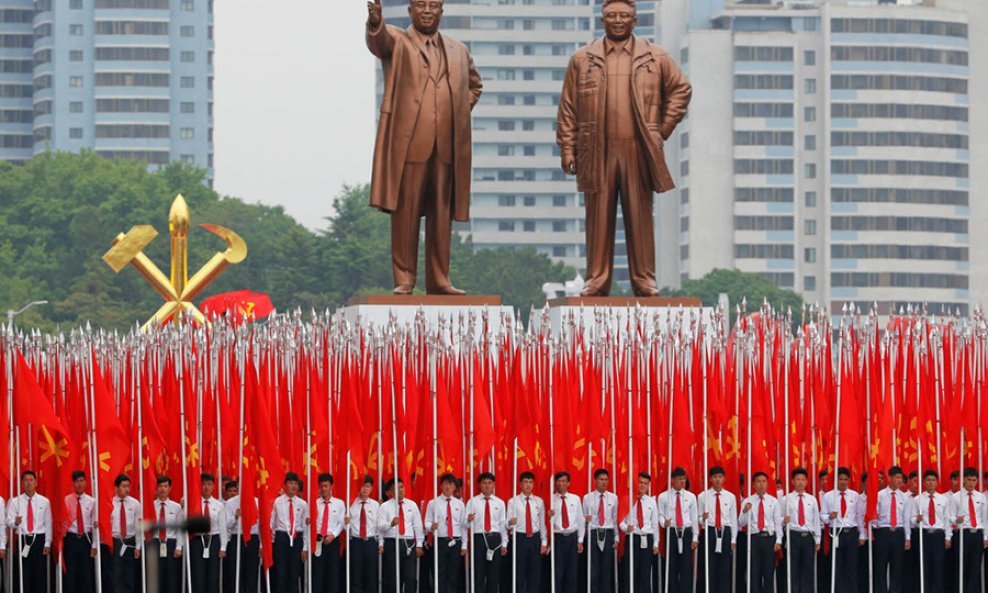 Velika parada u slavu 'sjajne zvijezde' Kim Jong-Una  (9)