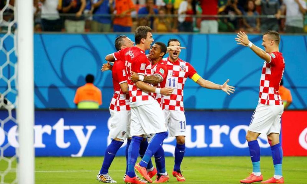 Hrvatska slavi gol Olića