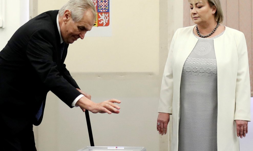 Miloš Zeman sa suprugom