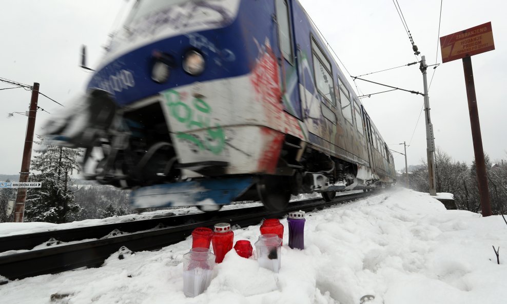 Željeznički prijelaz na kojem je poginuo mladi par