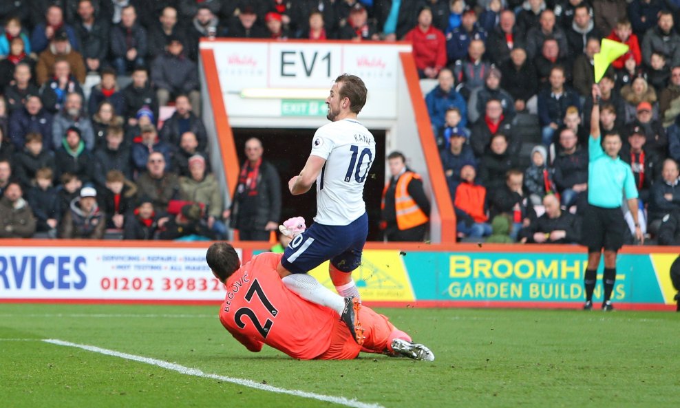 Asmir Begović i Harry Kane