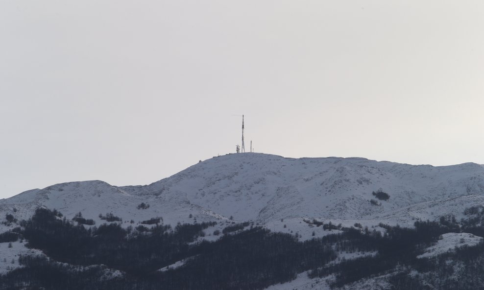 Odašiljač na vrhu Sv. Jure