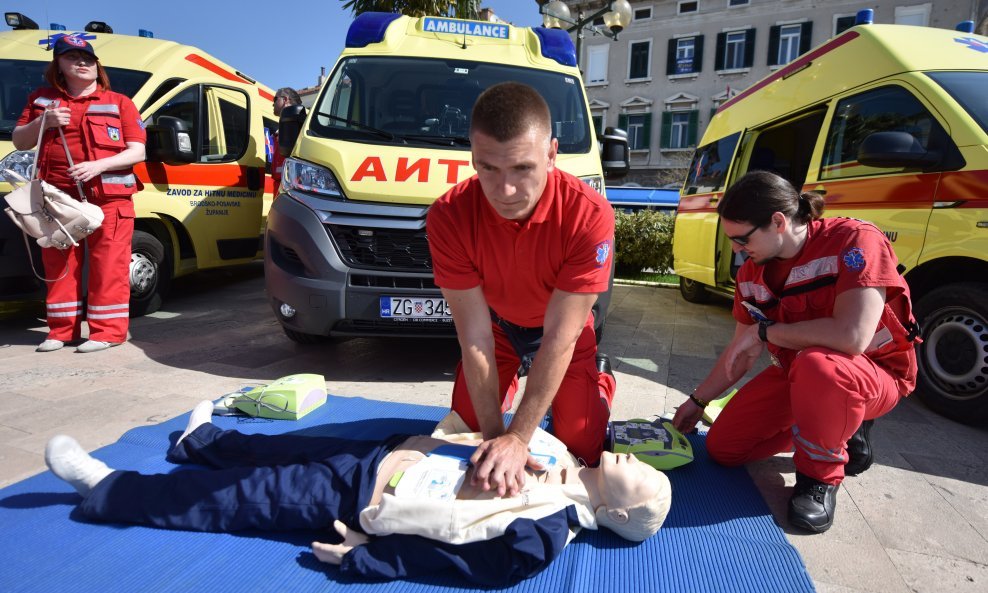 U sustavu hitne pomoći trenutno nema paramedikusa, no oni bi na intervenciji radili sve što danas rade liječnici specijalisti