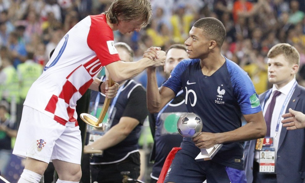 Luka Modrić i Kylian Mbappe