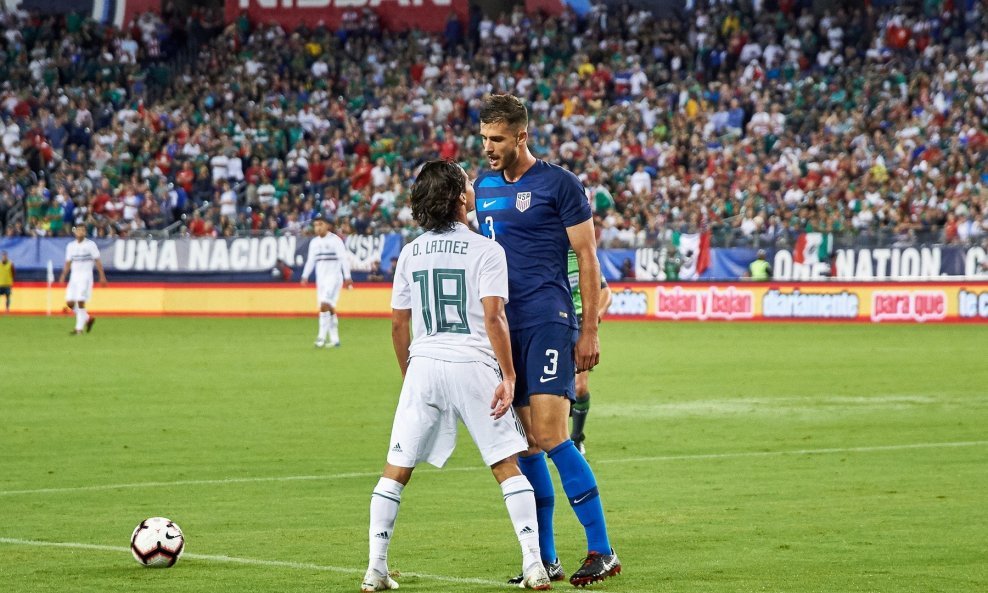 Matt Miazga vs Diego Lainez